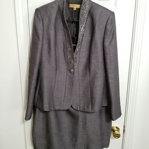 Women skirt suit
